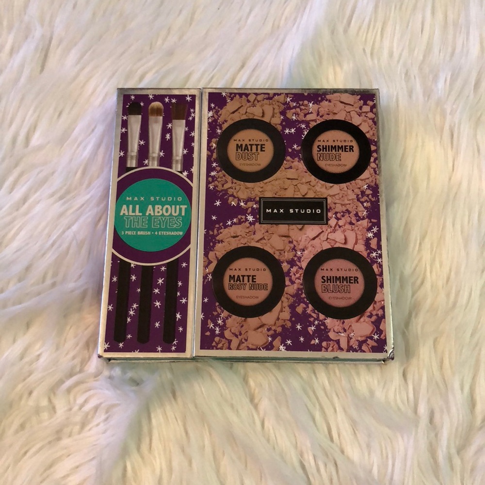 MAX STUDIO eyeshadow gift set NWT